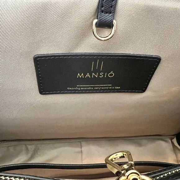 Elegant Black Shoulder Bag - Picture 10 of 11